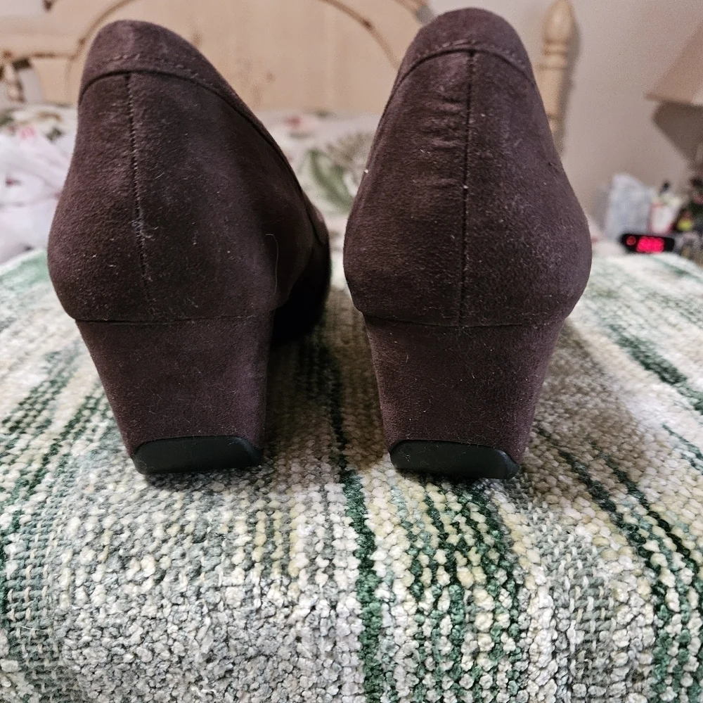 #314 UNISA- Brown Suede Wedged Heeled. SIZE: 8 M